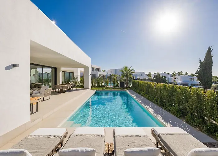 Private Luxury In With Mountain And Sea Views Μαρμπέλλα