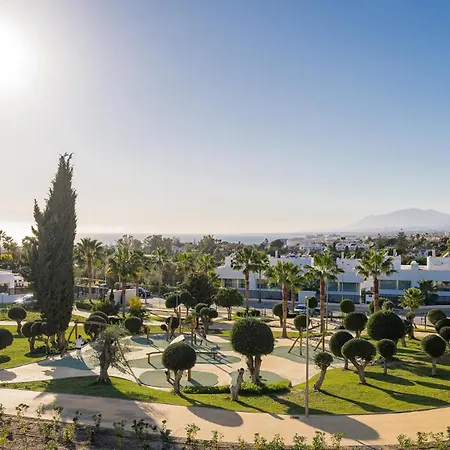 Private Luxury Villa In Marbella With Mountain And Sea Views بيت للعطل